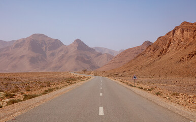 Fototapeta na wymiar Road trip in Morocco- road in desertic landscape