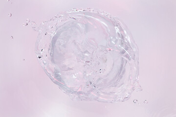 パイプから吹き出す水.