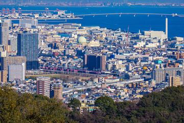 海と街並み