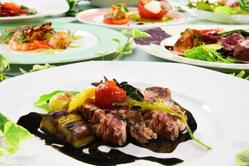 フレンチ料理　牛フィレステーキのメインディッシュ