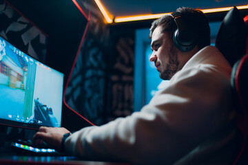 Guy playing gaming game on computer at game club. © primipil