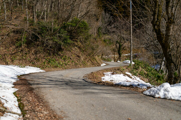 石川県金沢市にある医王山、白兀山を雪山登山している風景 Scenery of snow climbing Mt. Iozen and Mt. Shirahage in Kanazawa City, Ishikawa Prefecture, Japan.
