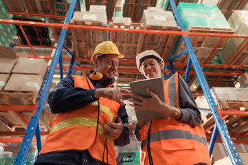 The Manager delivers the report to the foreman and jointly inspects the goods that need to be brought into the central warehouse. Before sending to each regional distribution center.