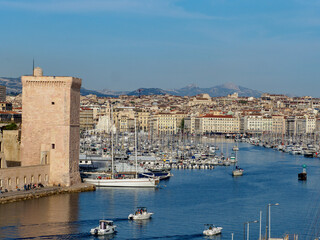 Fototapeta na wymiar Vieux Port de Marseille vu du fort Saint Jean