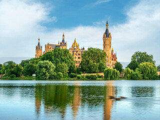 Obraz premium castle of schwerin in germany. travel goals in Europe. Postcard Schwerin