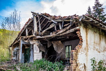 Fototapeta na wymiar Old earthen bricks abandoned house in the woods of Vitosha mountain, next to the capital city of Bulgaria, Sofia