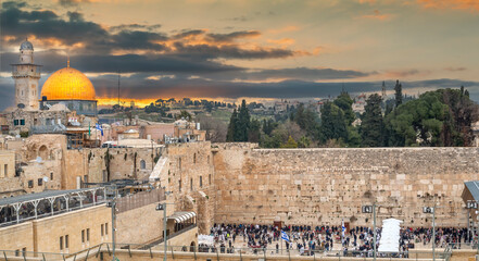 Morning view on the ancient ruins of the Western Wall and the Dome of the Rock (left), Jerusalem, Israel - 579085618