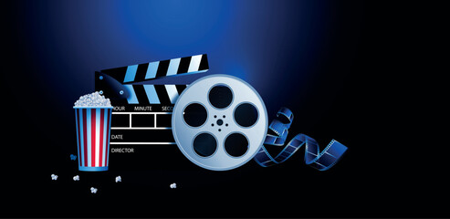Obraz na płótnie Canvas bobina cinema con pellicola, spettacolo, film, su sfondo blu 