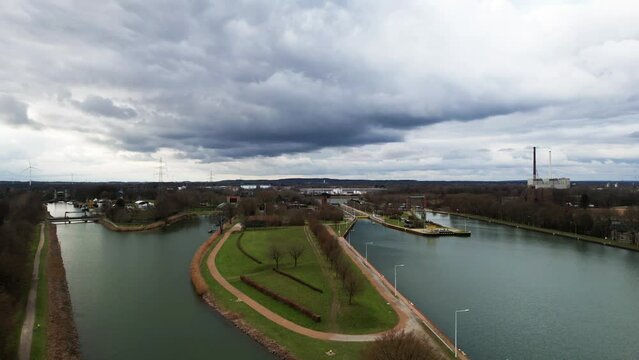 Schiffshebewerk Henrichenburg und neue Schleuse am Dortmund-Ems-Kanal