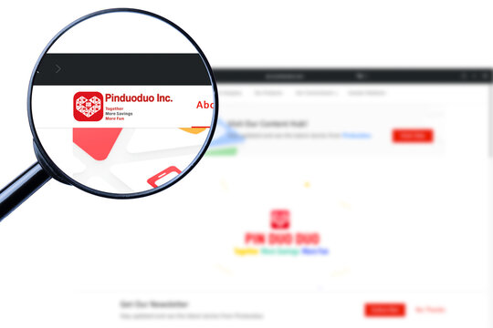 Los Angeles, California, USA - 8 Martha 2023: Pinduoduo website homepage. Pinduoduo logo visible on display screen.