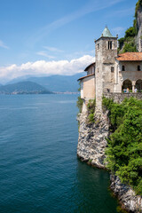 Fototapeta na wymiar old castle on lake Como