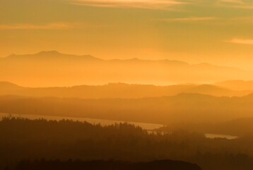 Fototapeta na wymiar A view of a hazy sunset over southern Vancouver Island