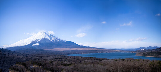 Fototapeta na wymiar Mount Fuji and Lake Yamanaka