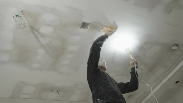 construction of a plasterboard ceiling