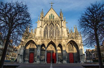 Fototapeta na wymiar Vue panoramique de église Basilique Saint-Urbain de Troyes 