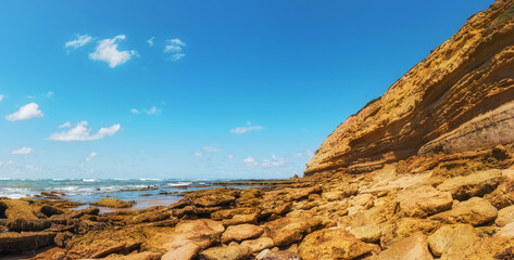 Obraz premium Rugged limestone cliffs near Jan Juc, Great Ocean Road, Victoria, Australia