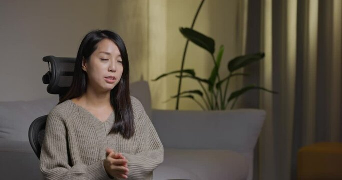 Woman give a speech in front of the camera