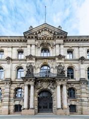 Fototapeta na wymiar Beautiful facade of the ancient building in Berlin
