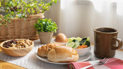 テーブルの上の軽食・light meal