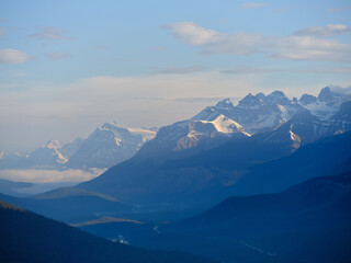 Fototapeta na wymiar The mountains and glaciers of the Canadian Rockies in Jasper at Sunrise