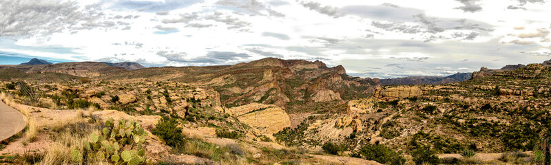 Fototapeta na wymiar Apache Trail Panorama