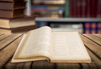 Obraz premium Open Holy Bible book on the desk