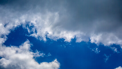 Obraz premium beautiful and amazing cloudy blue sky