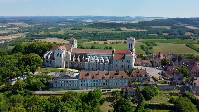 4K aerial footage of Vezelay, a commune in the department of Yonne in the north-central French region of Bourgogne-Franche-Comt&eacute;