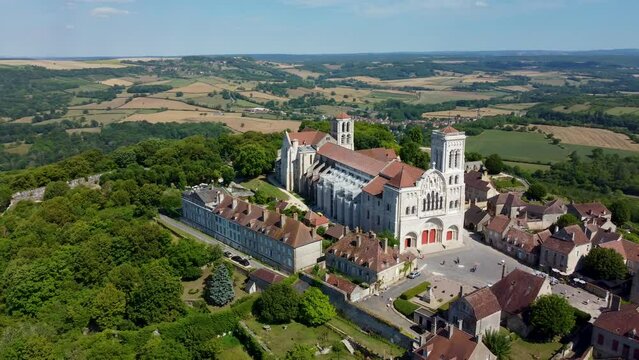 4K aerial footage of Vezelay, a commune in the department of Yonne in the north-central French region of Bourgogne-Franche-Comt&eacute;