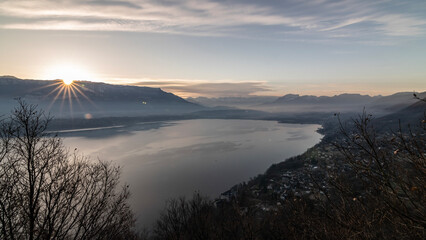 sunrise over the lake, lac, lac du Bourget, montagne, lac des Alpes