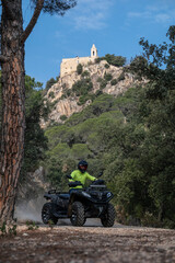 Fototapeta premium vehículo, deporte, extremidad, todoterreno, conducir, moto, aventura, rueda, carretera, auto, transportación, diversión, terreno, carrera, motor, al aire libre, aislada, militar, soldado, ejército, 