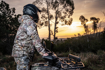 hombre con Quad © jordirenart