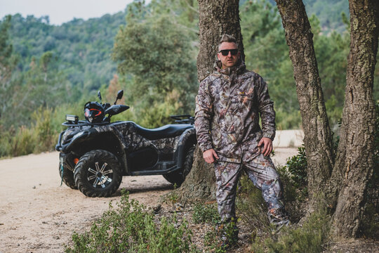 hombre con Quad