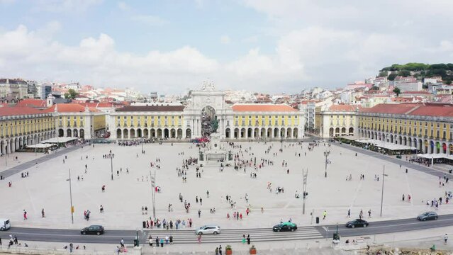 Drone shot of a crowded square in front of a kathedral in Lisbon