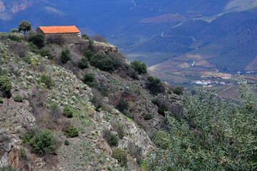 Fototapeta na wymiar Douro valley, Portugal - march 25 2022 : the picturesque river near Pinhao