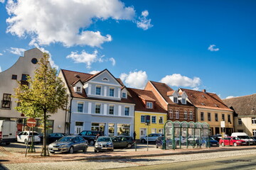 Naklejka premium kröpelin, deutschland - marktplatz in der altstadt