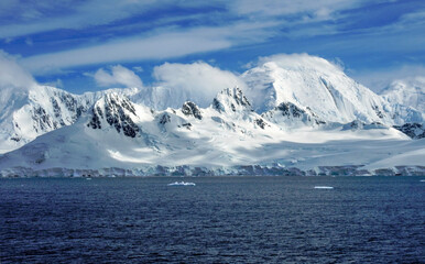 Fototapeta na wymiar Coast of Antarctica