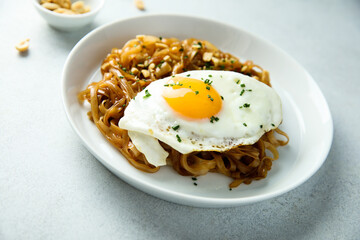 Stir fry noodles with fried egg