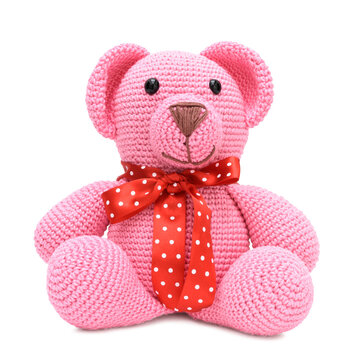 Urso rosa com fita vermelha no pesco&ccedil;o em pel&uacute;cia feito na t&eacute;cnica de croch&ecirc; amigurumi, Urso do dia dos namorados
