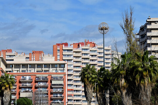 edificios y palmeras