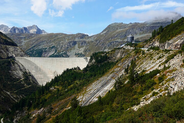 Naklejka premium Speicher Kölnbrein in den Hohen Tauern im Herbst 