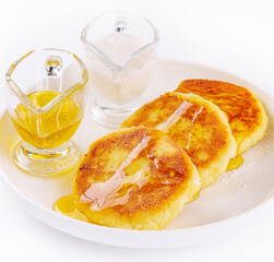 Cheesecakes with honey and yogurt on plate