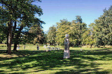 bad doberan, deutschland - malerische idylle im stadtpark am kloster