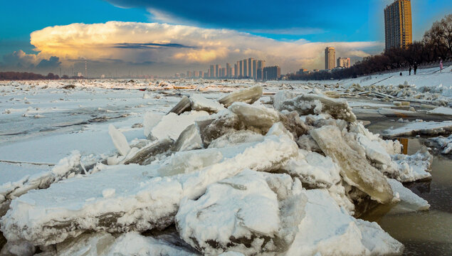 Songhua river closure Jiang Bing scene