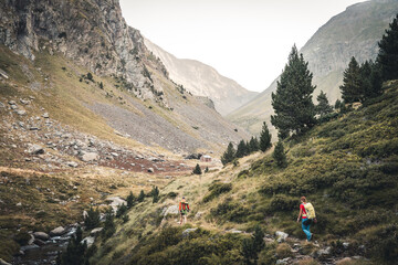 Fototapeta premium Alpnist Pyrenees Mountains Montañeros Alpinismo Pirineos Cordada Escalada Cresta