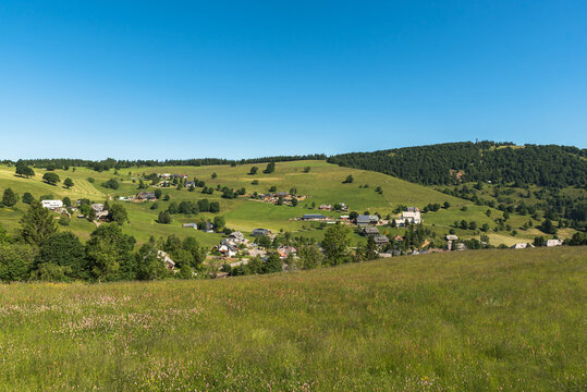 View of the village Hofsgrund at Schauinsland near Freiburg im Breisgau, Oberried, Black Forest, Baden-Wuerttemberg, Germany