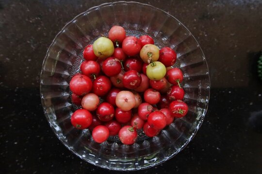 Sweet Loobikka, Flacourtia Jangomas  Indian Coffee Plum (Lubica/Lovlolika) Fresh Fruit