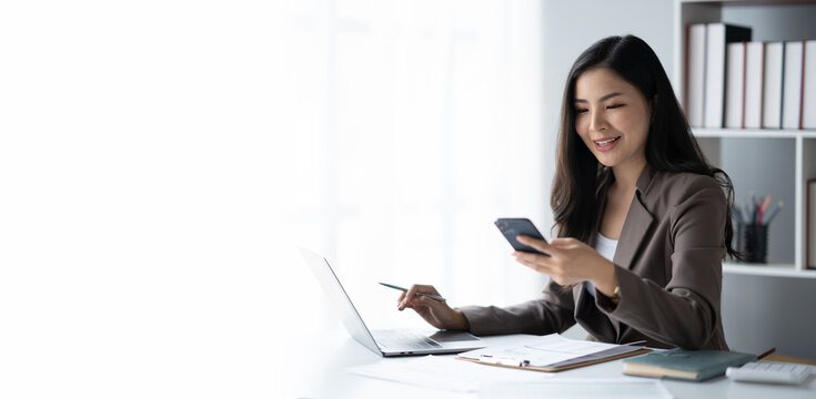 Lady Using Computer Images – Browse 216,029 Stock Photos, Vectors, and ...