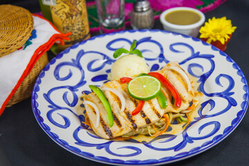 Pollo a la finas Hierbas, Alta Cocina Internacional, Platillos Exquisitos