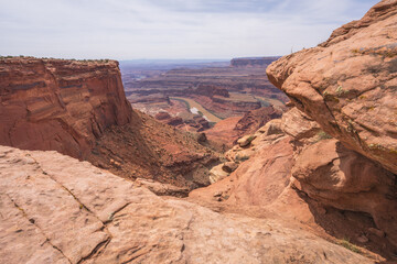 hiking the dead horse trail in dead horse point state park in utah, usa